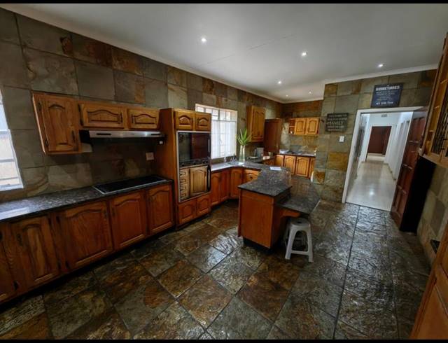 4 BEDROOM HOUSE FOR SALE IN VANDERBIJLPARK SW 5
